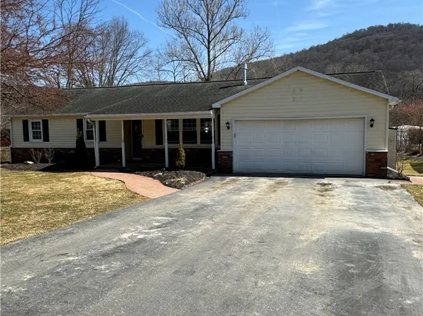 7 Neil Dr, Bradford, PA 16701