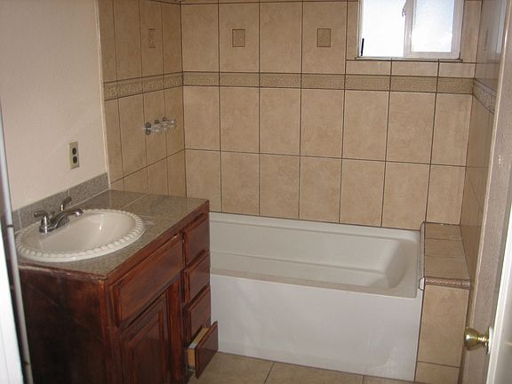 4th image of 329 Lyndale Ave