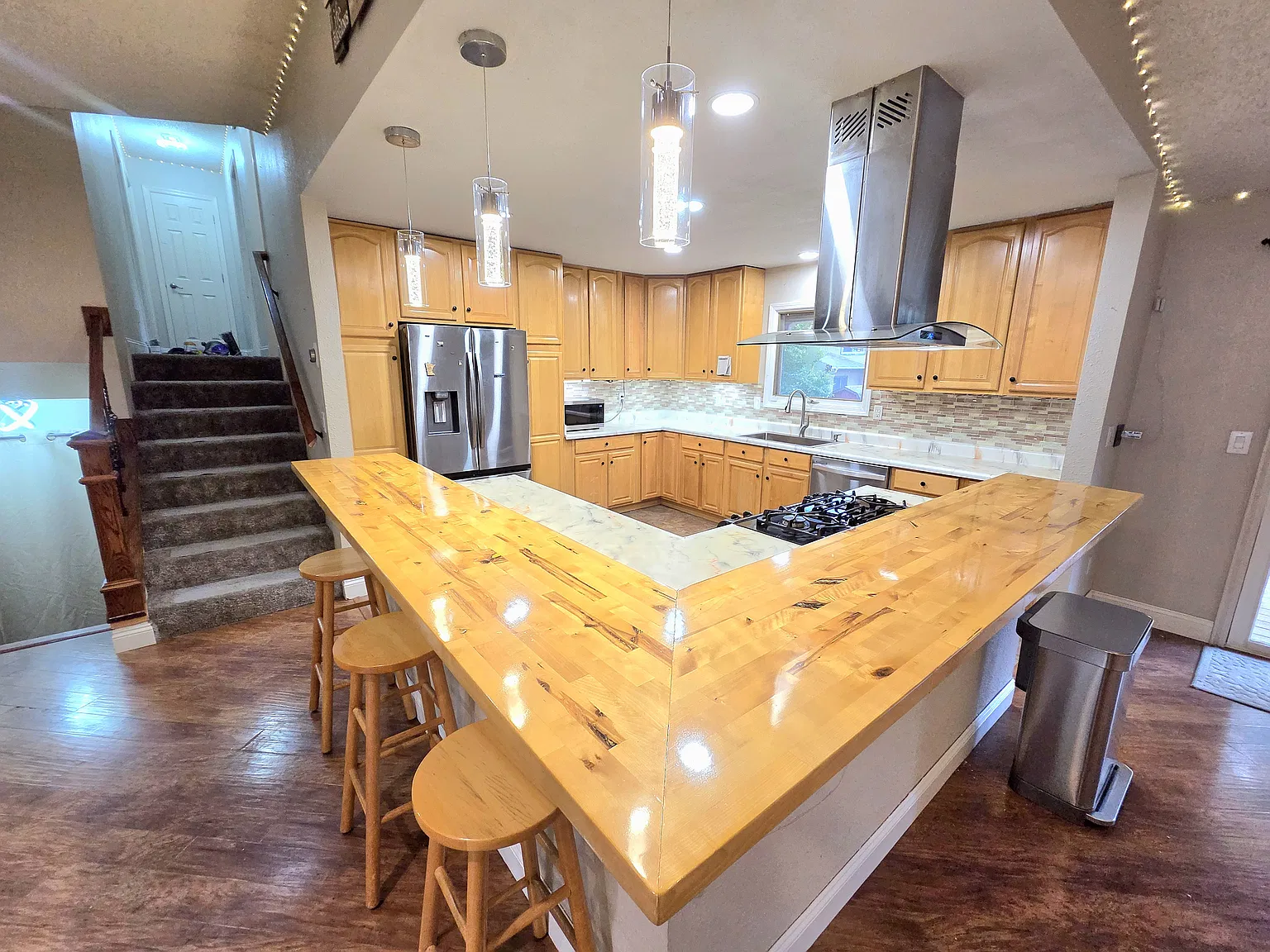 3 bed, 1364 sqft, $3,200 — Photo 1