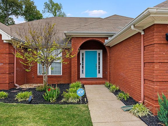 2nd image of 302 Kingston Dr