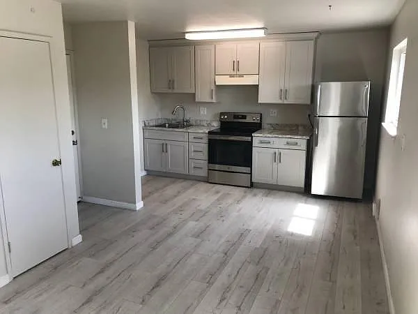 Studio, 350 sqft, $1,750 — Photo 4