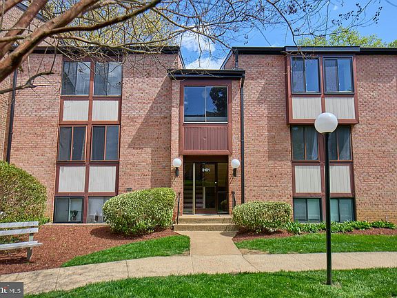 2nd image of 3101 Buccaneer Ct APT 2