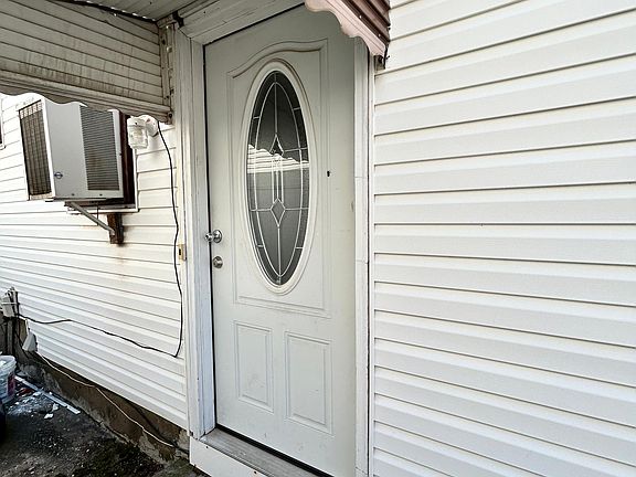 2nd image of 16 Mulberry Cir #1