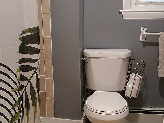 4th image of 36 Calumet St #2