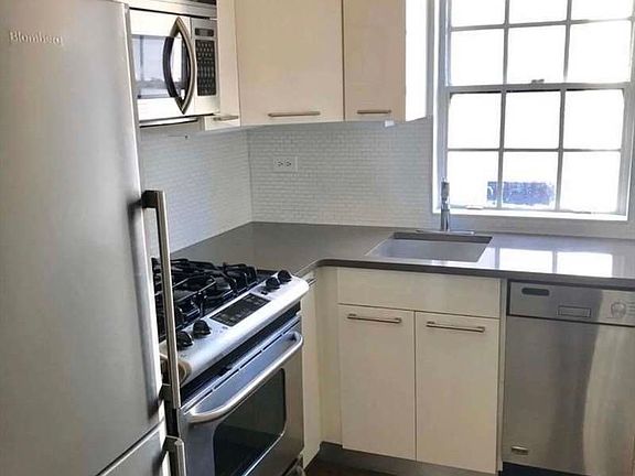 3rd image of 344 E 62nd St APT 19