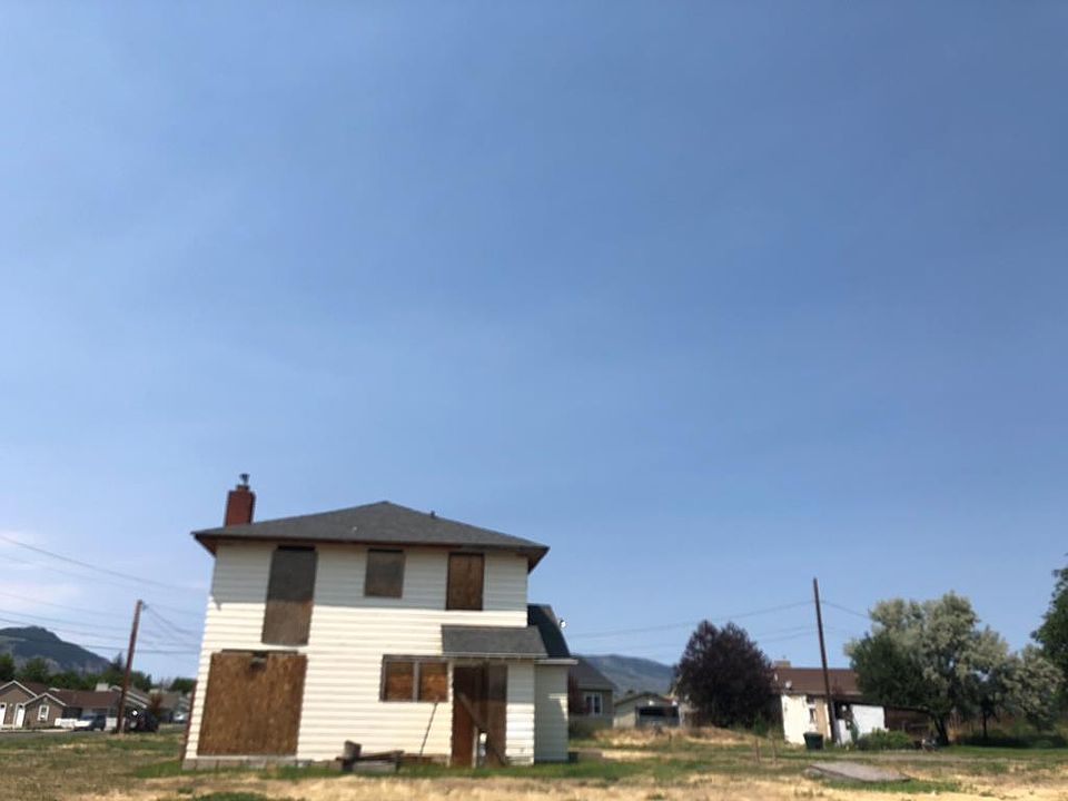 1st image of 2221 Cougar Ave