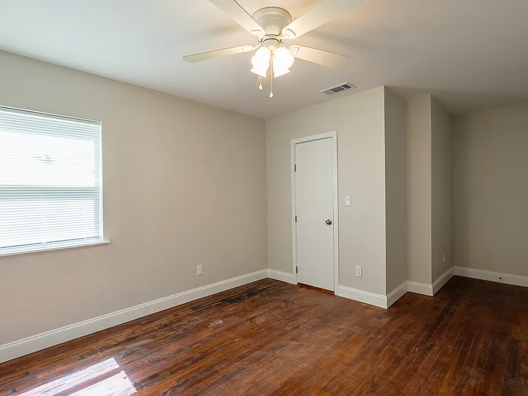 2114 Harlandale Ave — Photo 11