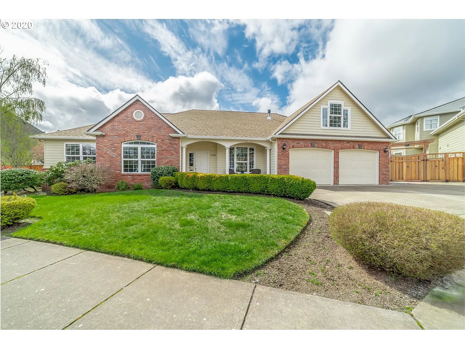 3320 Park Hills Dr photo 1