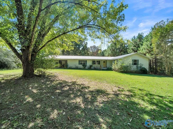 104 County Road 898, Fort Payne, AL 35968