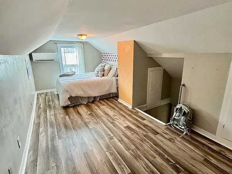 322 Irvan St — Photo 10