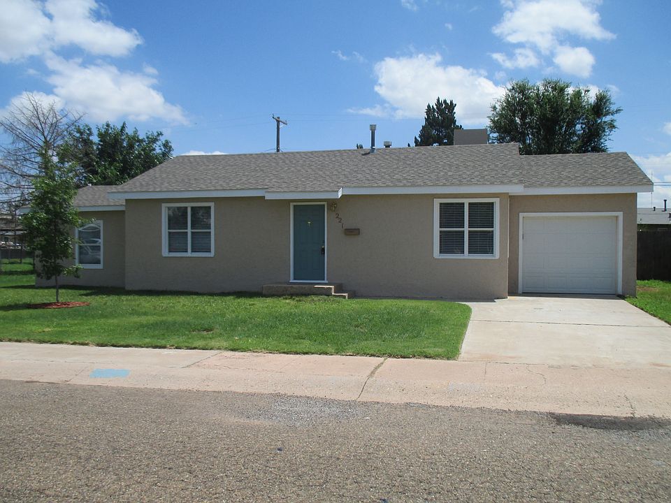 1st image of 221 E Plaza