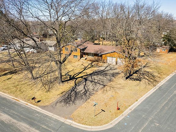 5th image of 1050 Nelson Dr