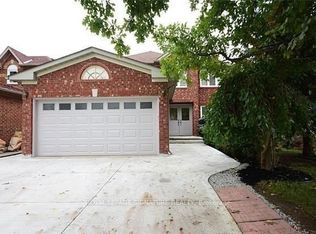 3235 Bloomfield Dr, Mississauga, ON L5N 6V2