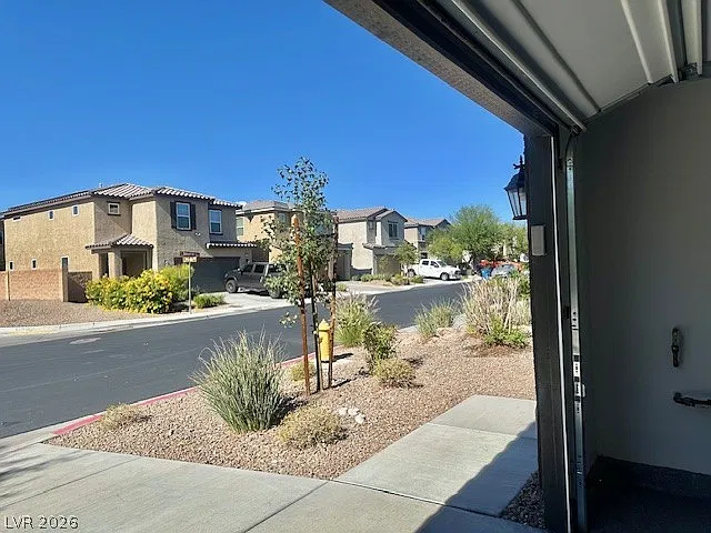 3 bed, 2.5 bath, 1790 sqft, $1,995 — Photo 3