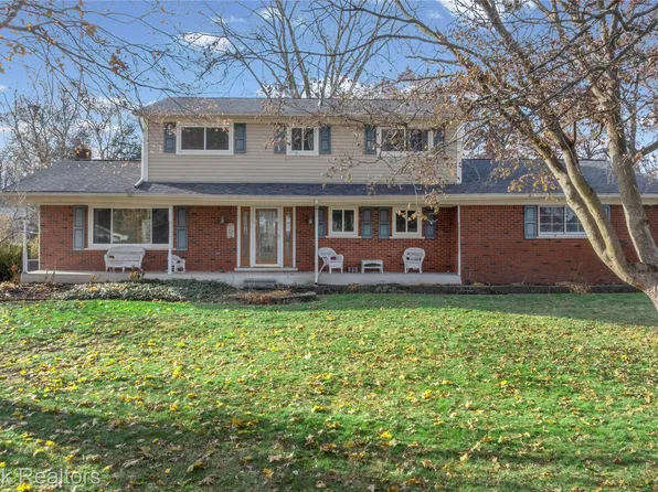 6335 Thorneycroft Dr, Shelby Township, MI 48316