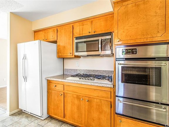 4th image of 25410 Cottage St