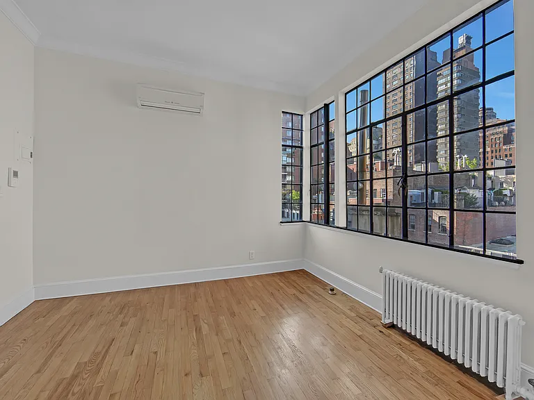 127 E 69th St #PENTHOUSE — Photo 2