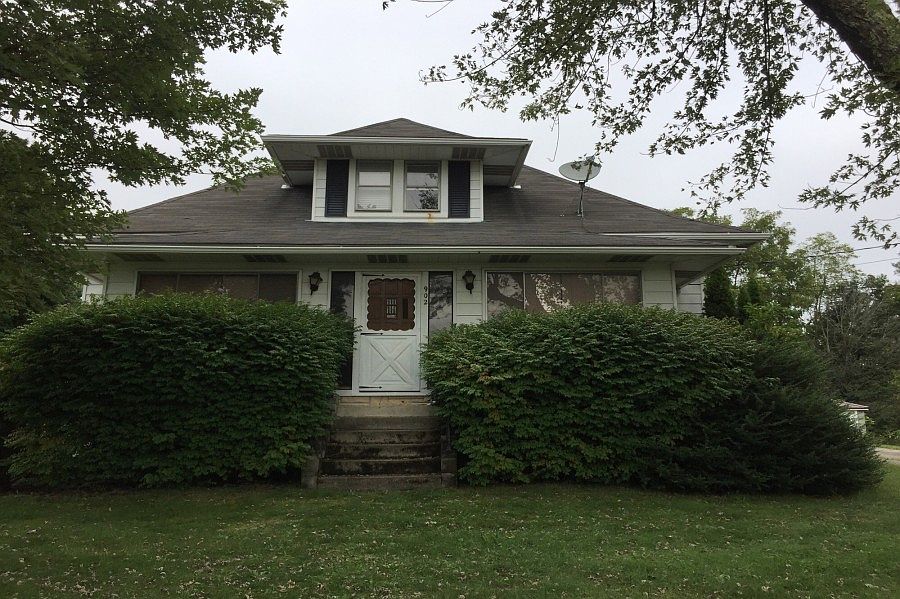 1st image of 902 W Summerlee Ave