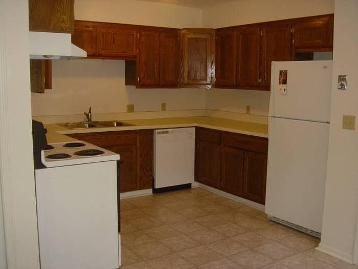 2nd image of 744 Missouri St
