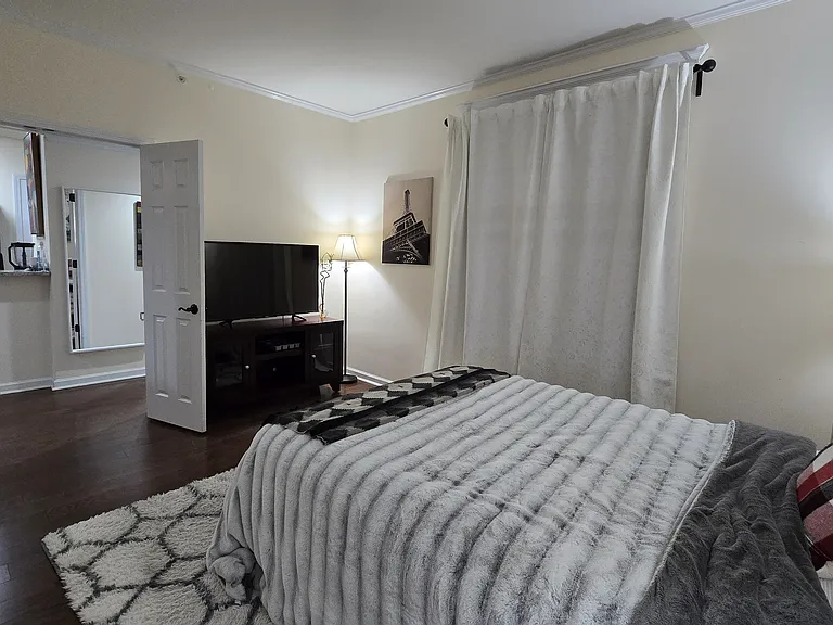 405 W 7th St #212 — Photo 31