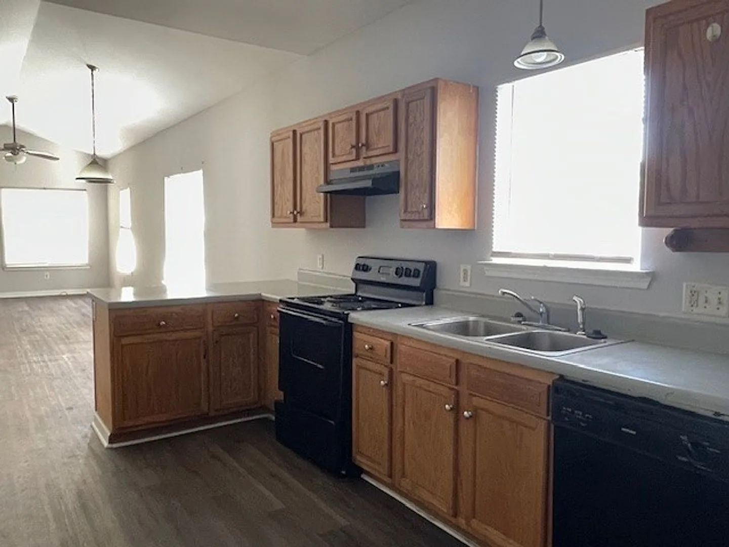 Cute 3 Bedroom, 2 Bath near Historic Downtown Wilmington - WHA Approved — Photo 3