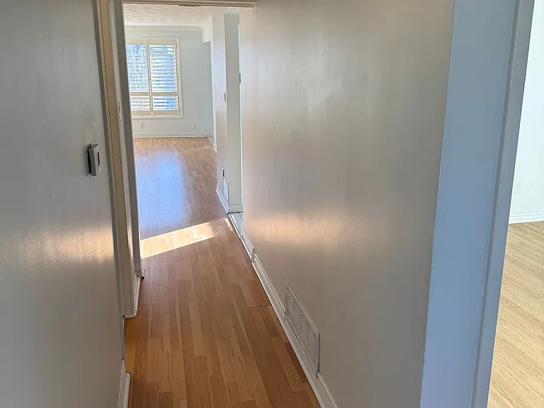 95 Navenby Cres — Photo 17