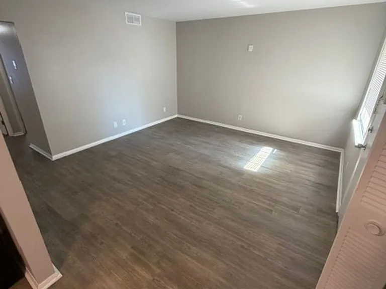 Naveen Pine Apartments — Photo 21