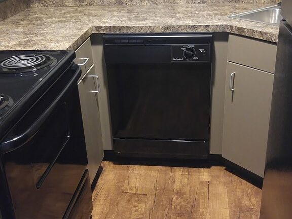 5th image of 124 NE 23rd St APT 204