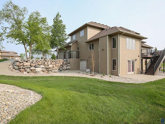 3rd image of 27174 Fairway Pl