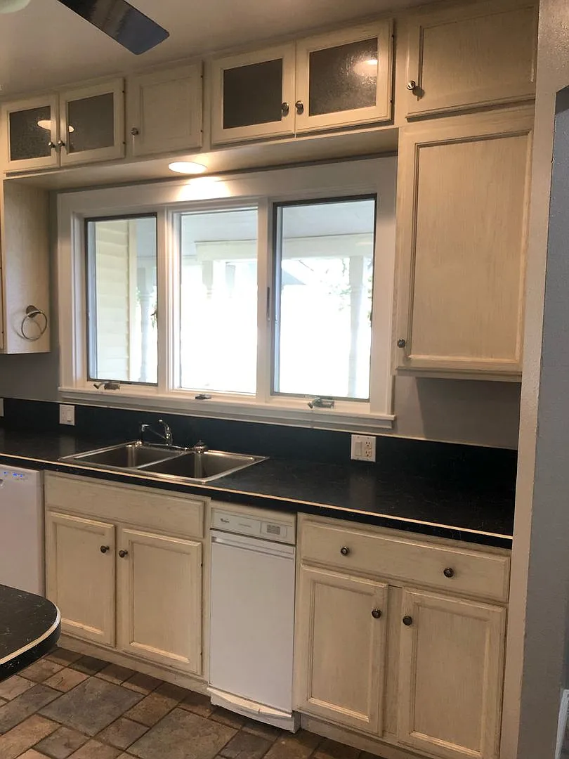 Spacious 5-Bedroom Home Across From City Park Near VCSU — Photo 2