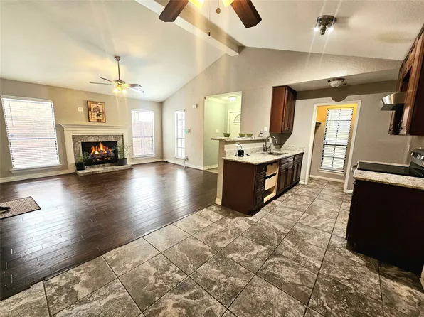 318 Teakwood Ln, Lewisville, TX 75067