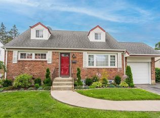 189 Floral Ave, Plainview, NY 11803