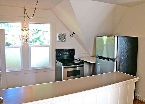 3rd image of 770 1/2 Belmont Pl E