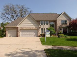 1916 Deercrest Ln, Northbrook, IL 60062