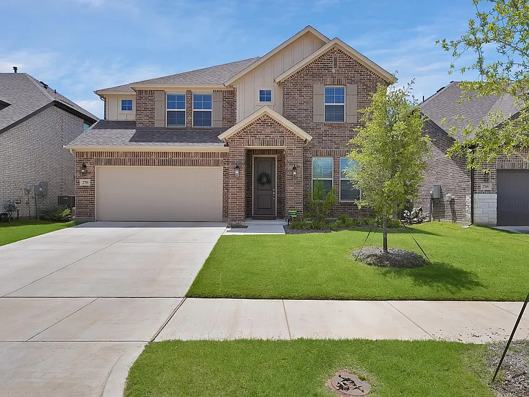 2701 Classical Dr — Photo 2