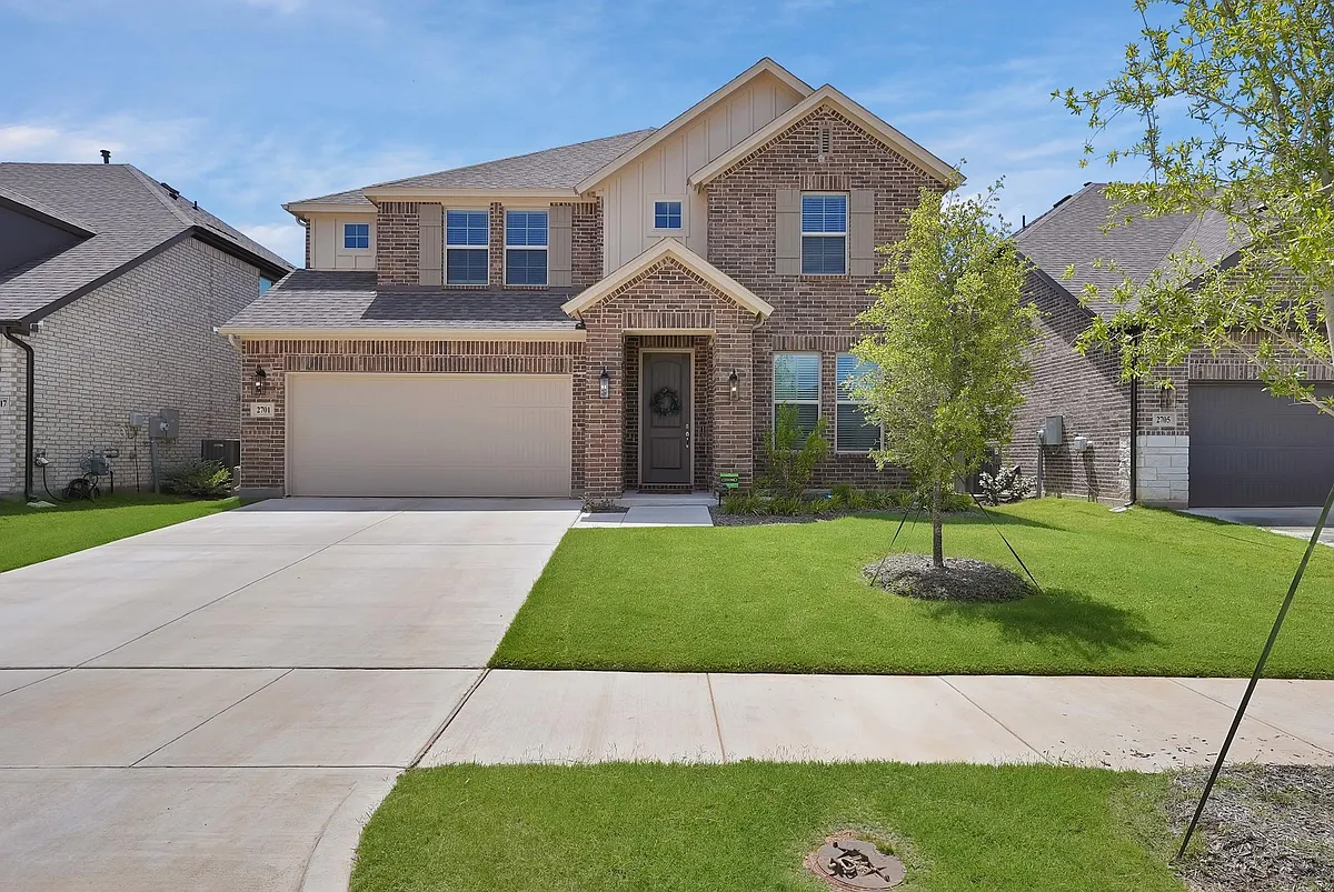 Building Photo - 2701 Classical Dr
