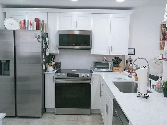 3rd image of 206 SE 10th Street #108
