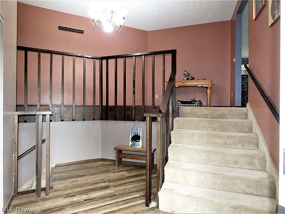 4th image of 60 Berkshire Ct