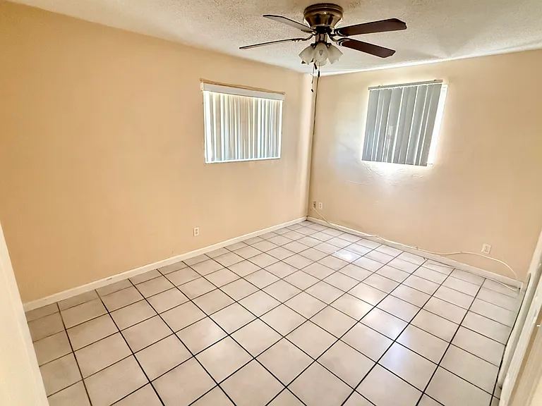 6885 SW 16th Ct — Photo 4