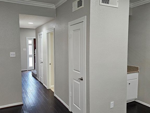 3rd image of 712 Augusta Dr #712