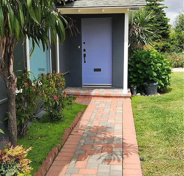 15816 Hart St — Photo 1