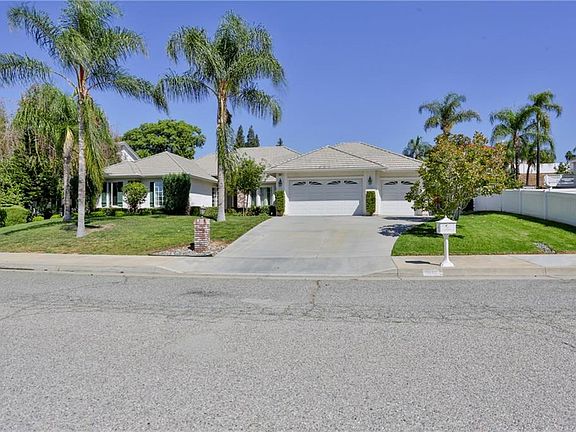 3rd image of 690 Bradbury Dr