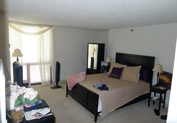 2nd image of 200 N Dearborn St Unit 2806