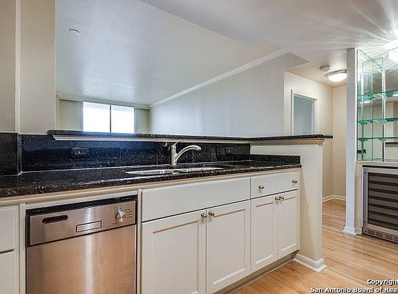 5th image of 700 E Hildebrand Ave #101/2