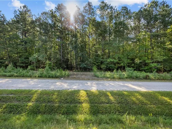14 Fox Chase Dr, Dendron, VA 23839