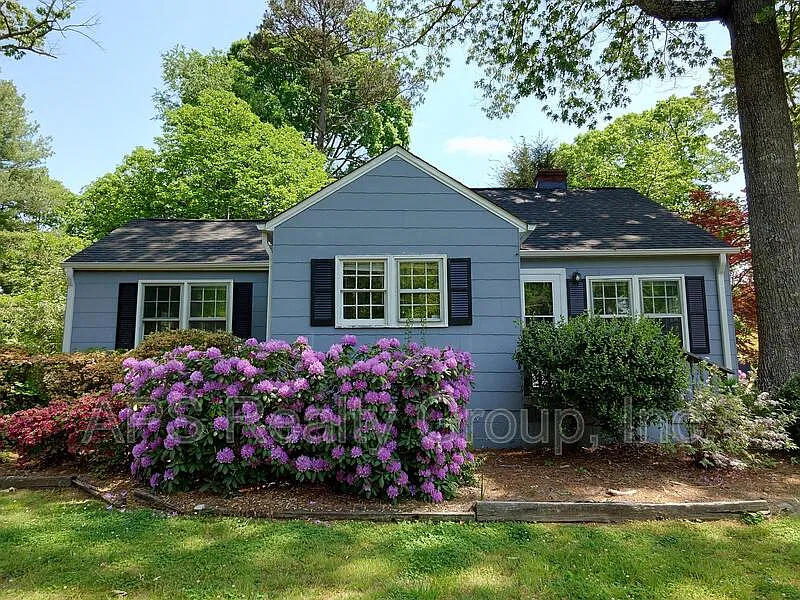 2 bed, 1.0 bath, 1200 sqft, $1,450 — Photo 1