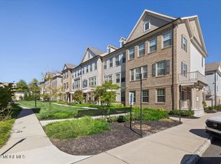 17 Cortland Ct, Livingston, NJ 07039