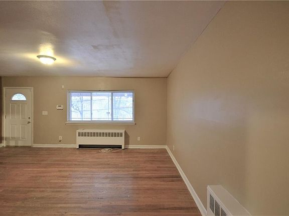 5th image of 304 Woodworth Ave #2