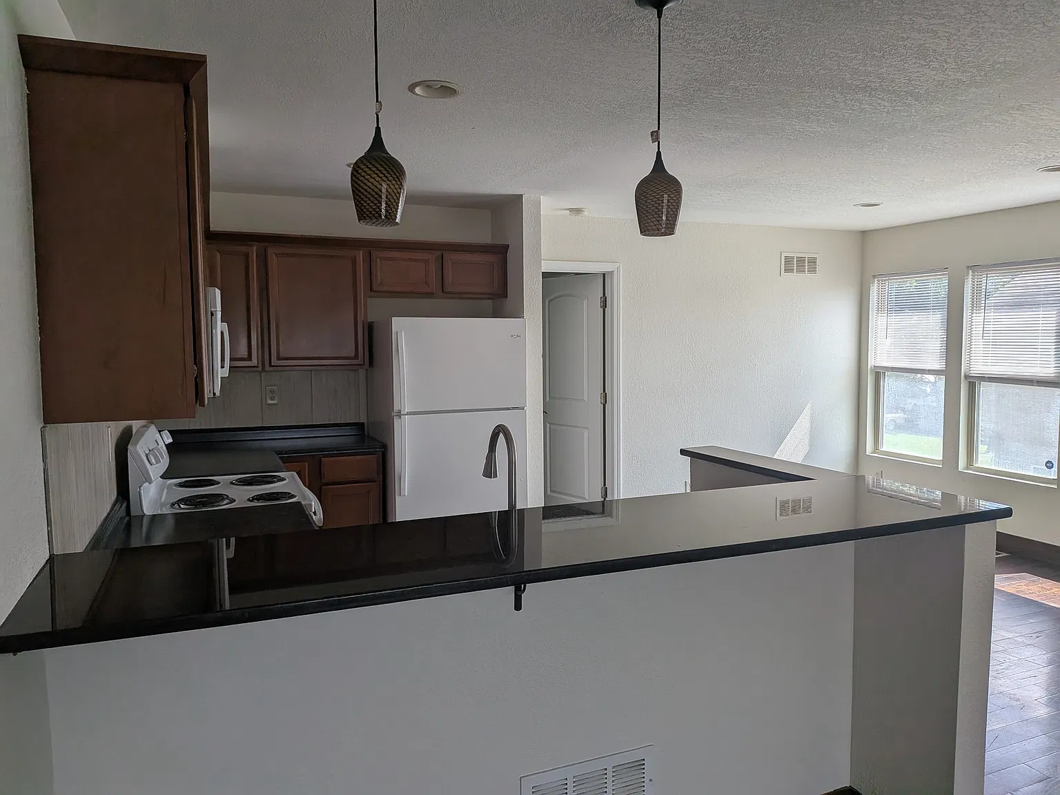 3 bed, $1,500 — Photo 4