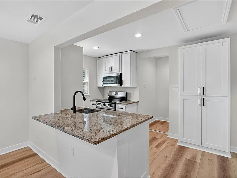 5616 Wellesley Ave — Photo 7